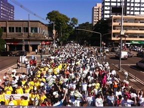 Marcha para Jesus reúne em torno de dois mil fiéis em Maringá